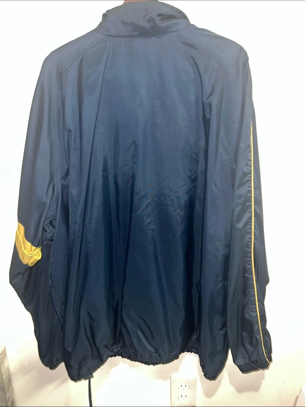 Nike Men’s Navy and Yellow Lightweight Vintage Windbreaker Jacket 90s